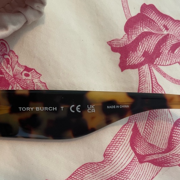 🕶️ Tory Burch Honey Tortoise Shell Gold Rimmed Sunglasses 🕶️ - Picture 9 of 12